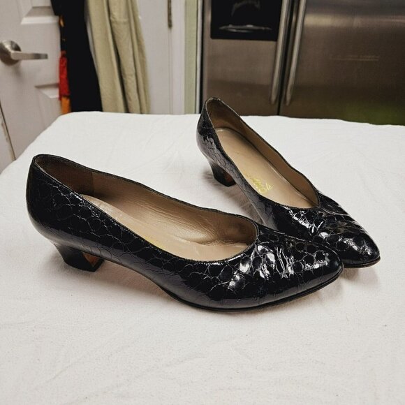 Salvatore Ferragamo 80s Vintage Sz 8 B Black  Embossed Leather Pumps Minor Flaws - Picture 1 of 16
